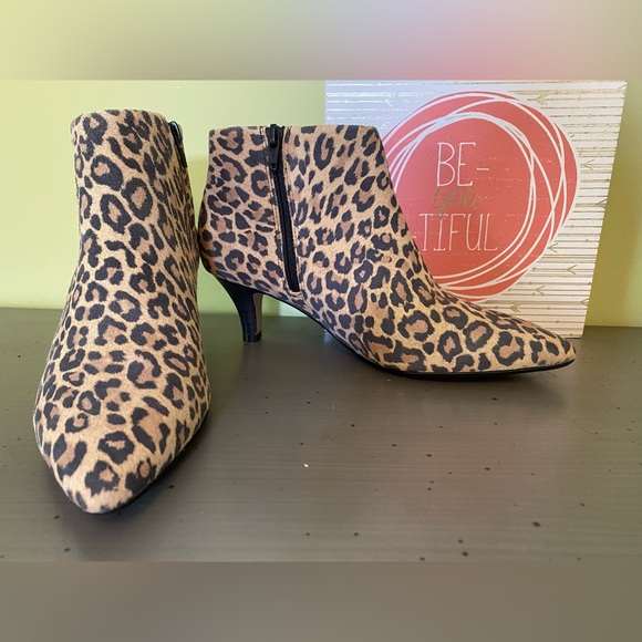 EUC Leopard *Linvale* booties with slight heel - Picture 6 of 8